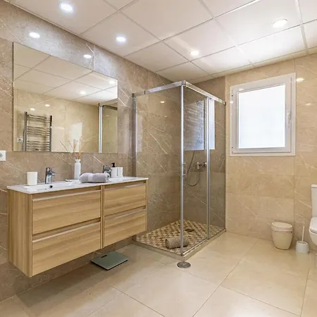 Luxury With Tennis & Pool *