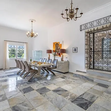 Villa Luxury With Tennis & Pool