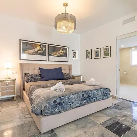Luxury With Tennis & Pool Villa