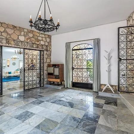 Villa Luxury With Tennis & Pool