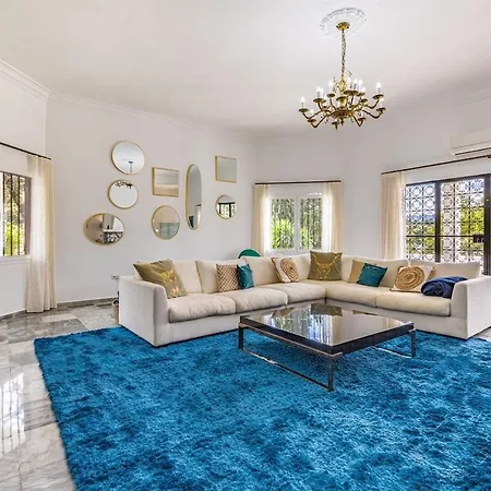 Luxury With Tennis & Pool *