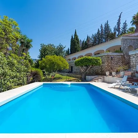 Luxury With Tennis & Pool Βίλα